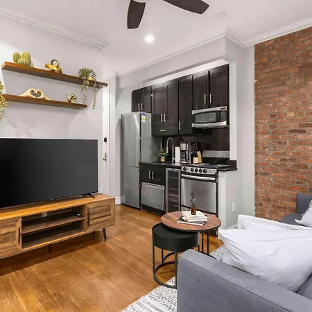 Stylish Midtown East Escape Near It All